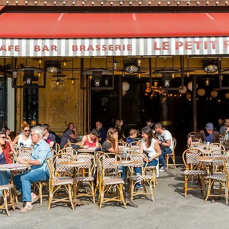 Rue De Saint-petersbourg By Onefinestay